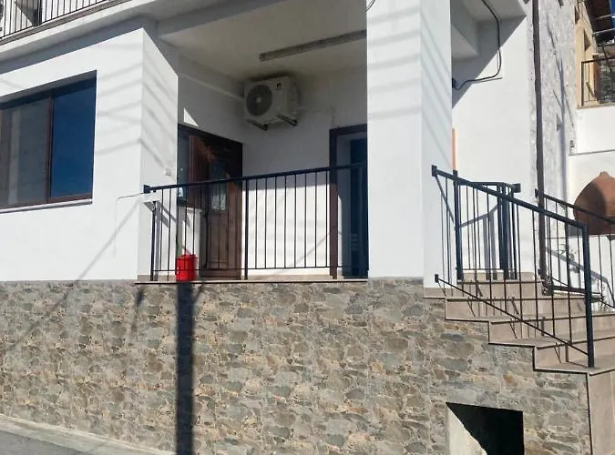 Apartment Theonikoshouse *